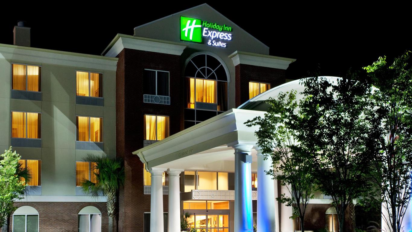 Holiday Inn Express & Suites Charleston-North