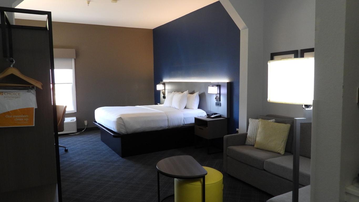 Comfort Suites