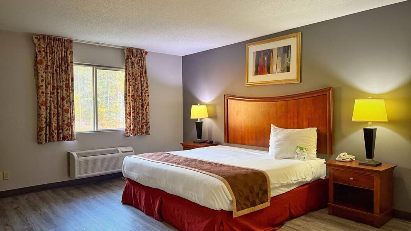 Lake Tree Inn & Suites