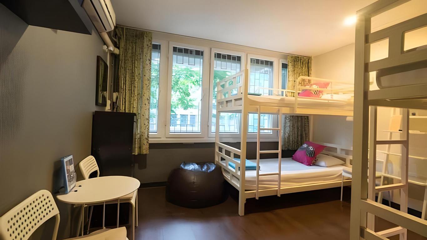 I-Sleep Silom Hostel