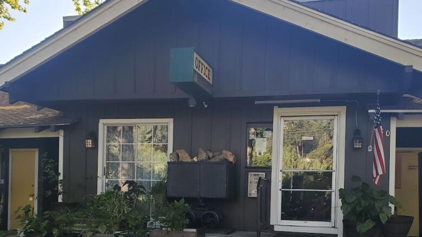 The Gold Lodge