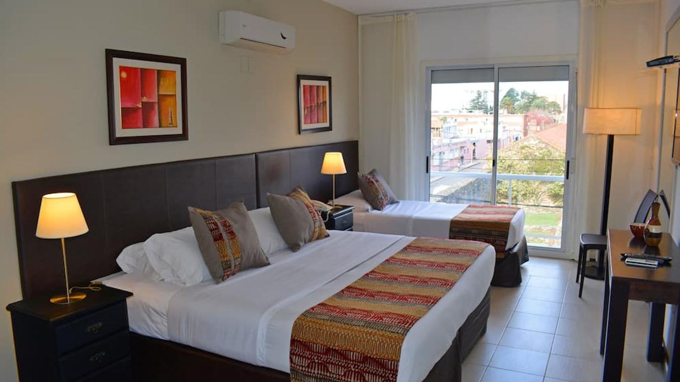 De la Plaza Hotel