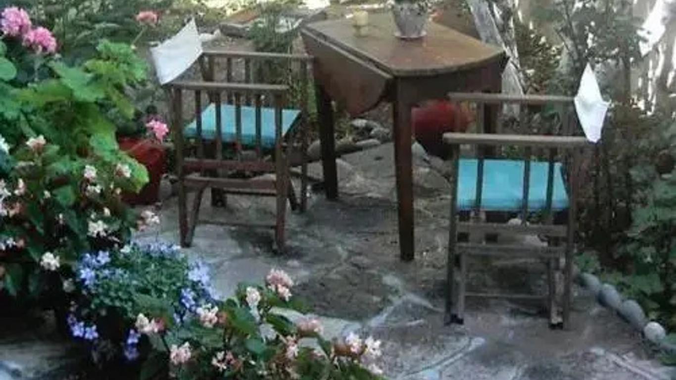 Marianthi Toroz Rooms & Studios