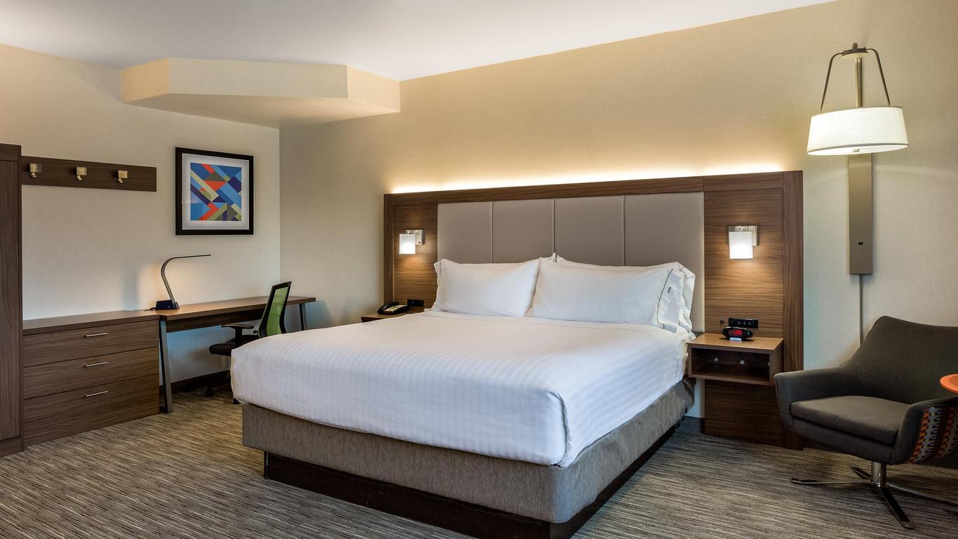 Holiday Inn Express & Suites Oroville Lake