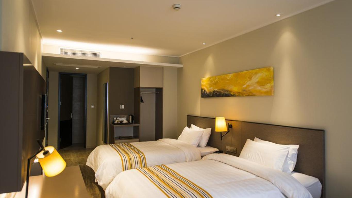 Home Inn Plus Nanchang High-tech Huoju Plaza