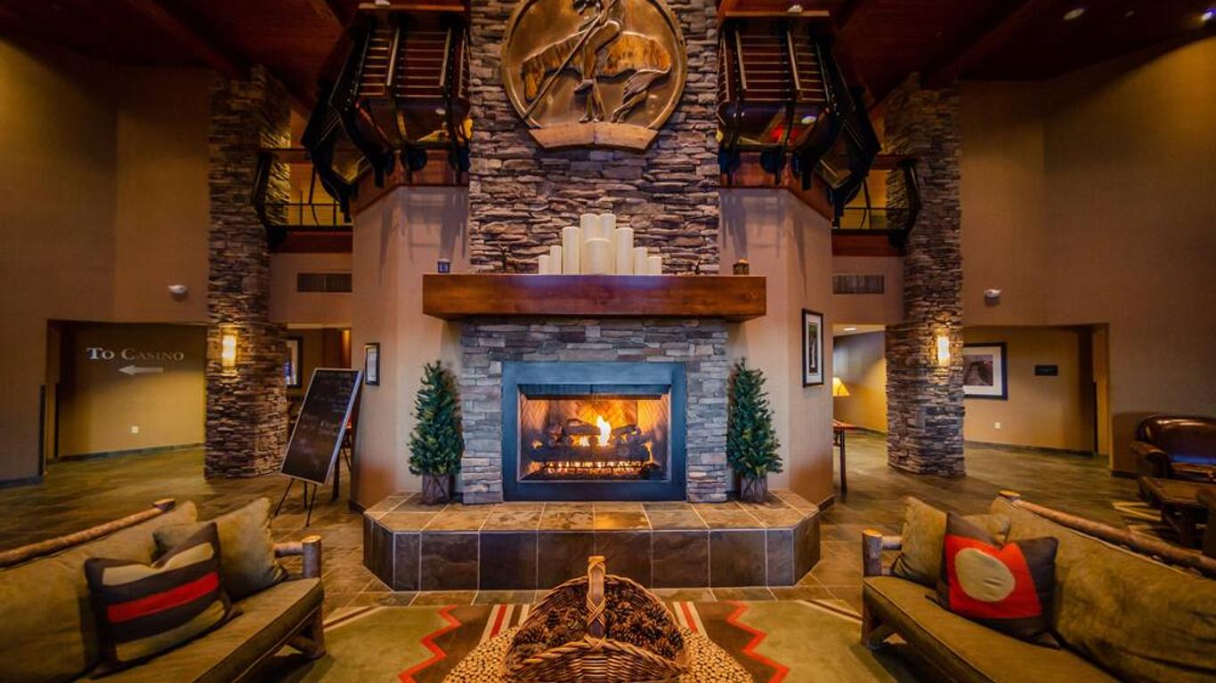 Feather Falls Casino & Lodge