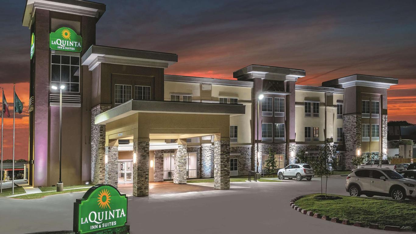 La Quinta Inn & Suites by Wyndham San Antonio by AT&T Center