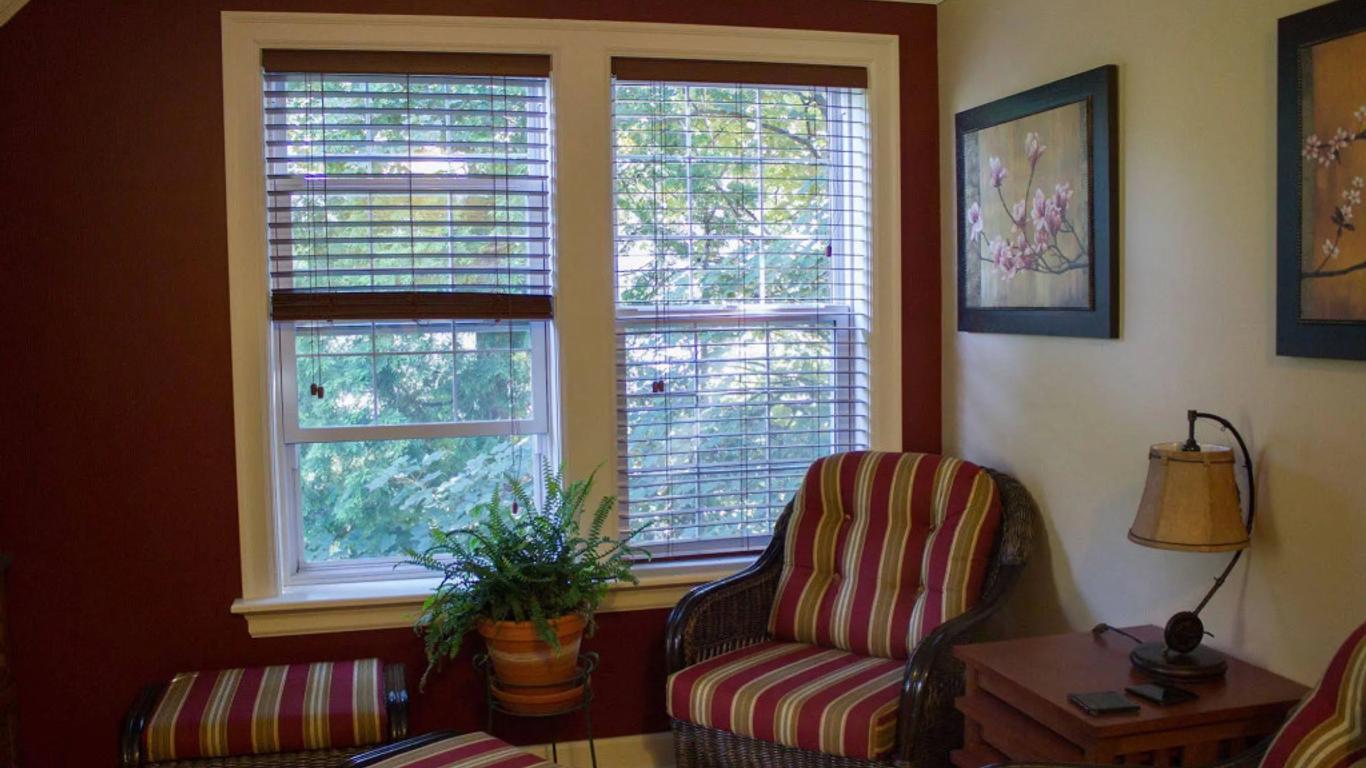 Genelle House B&B Guest House