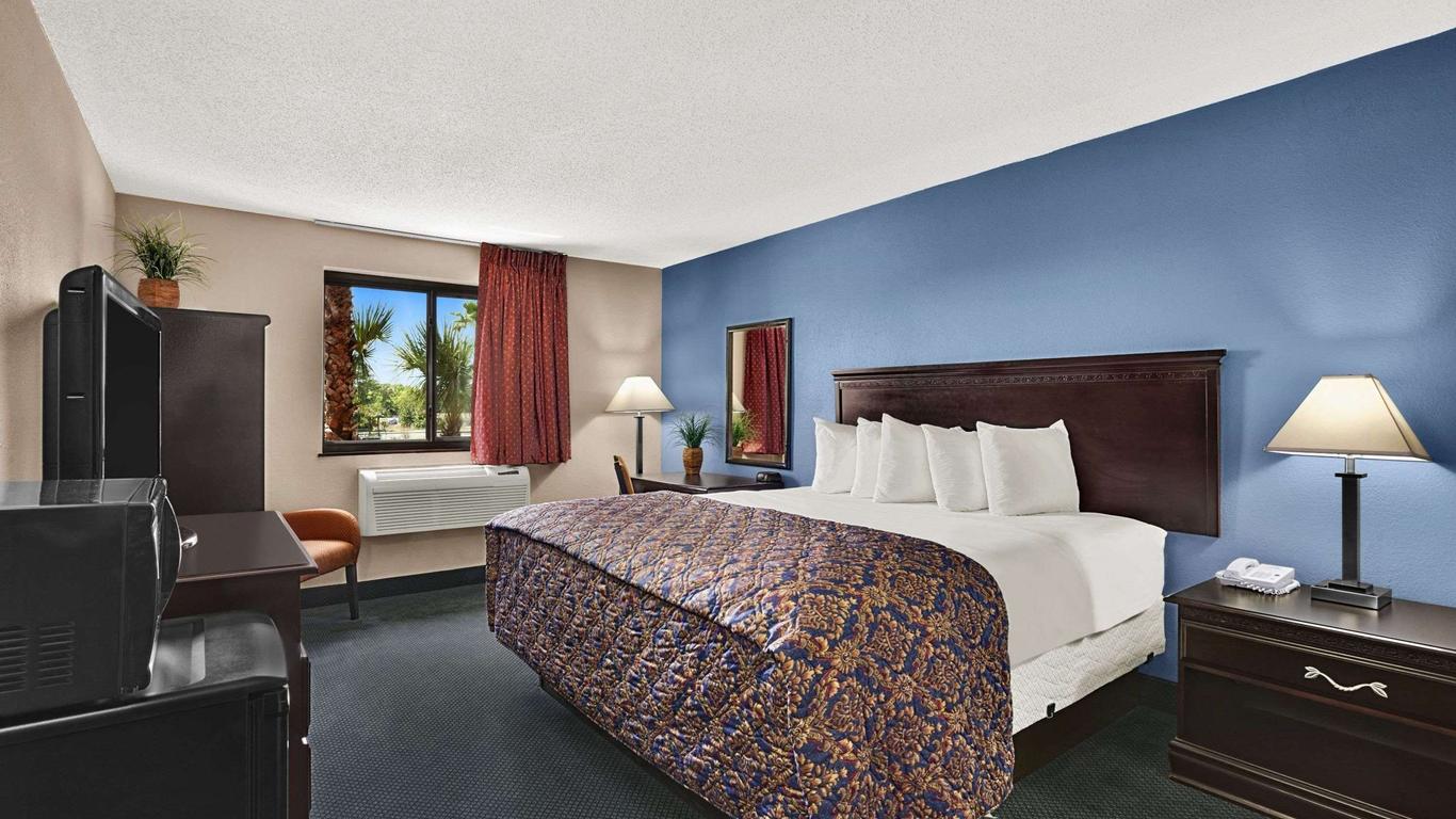 Days Inn by Wyndham Orange Park/Jacksonville