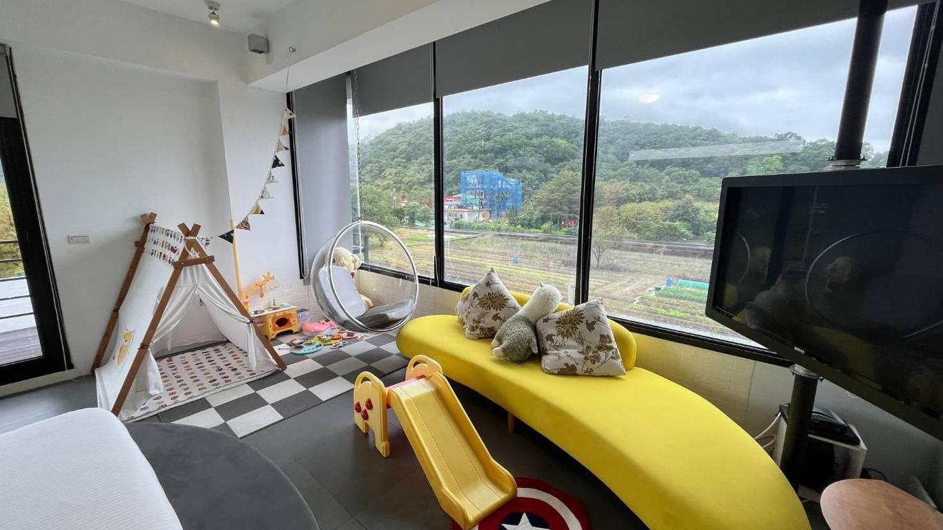 Lake Shining Hostel
