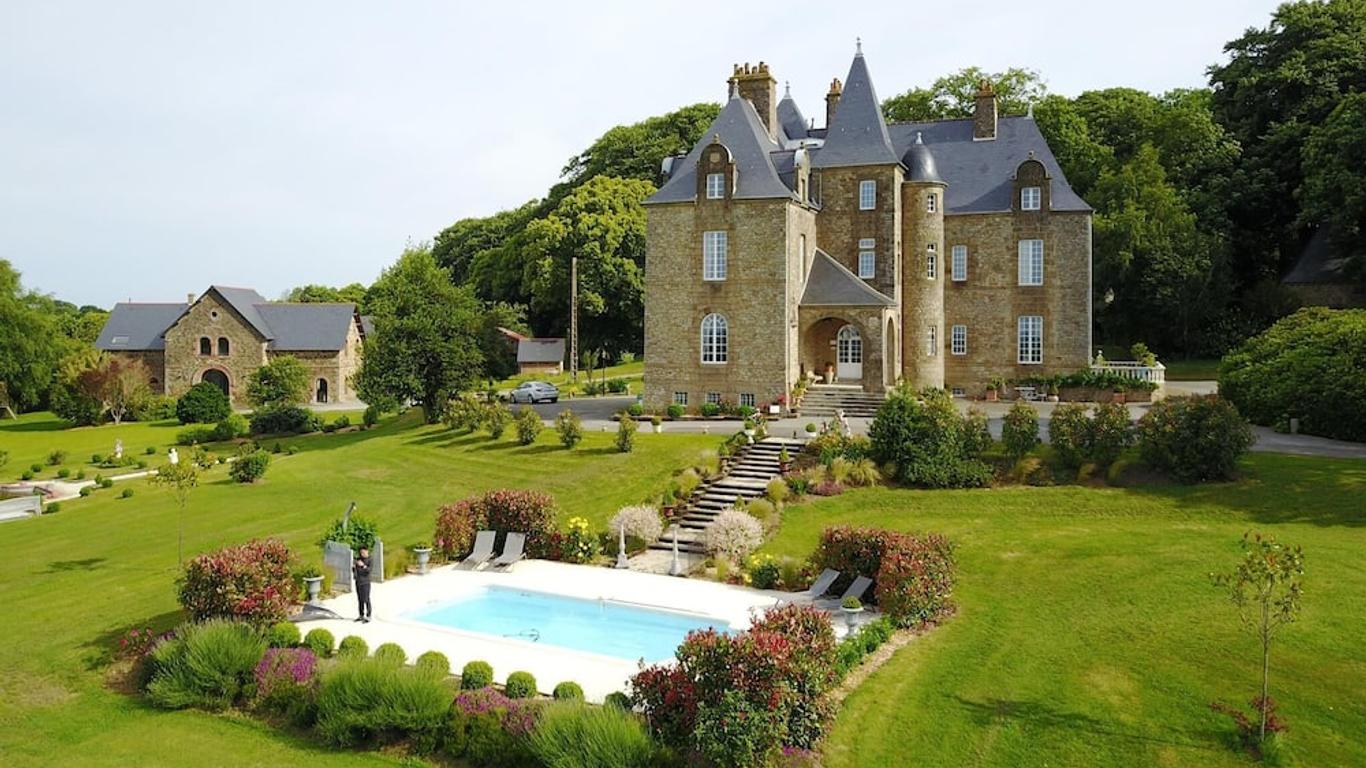 Chateau De Montbrault