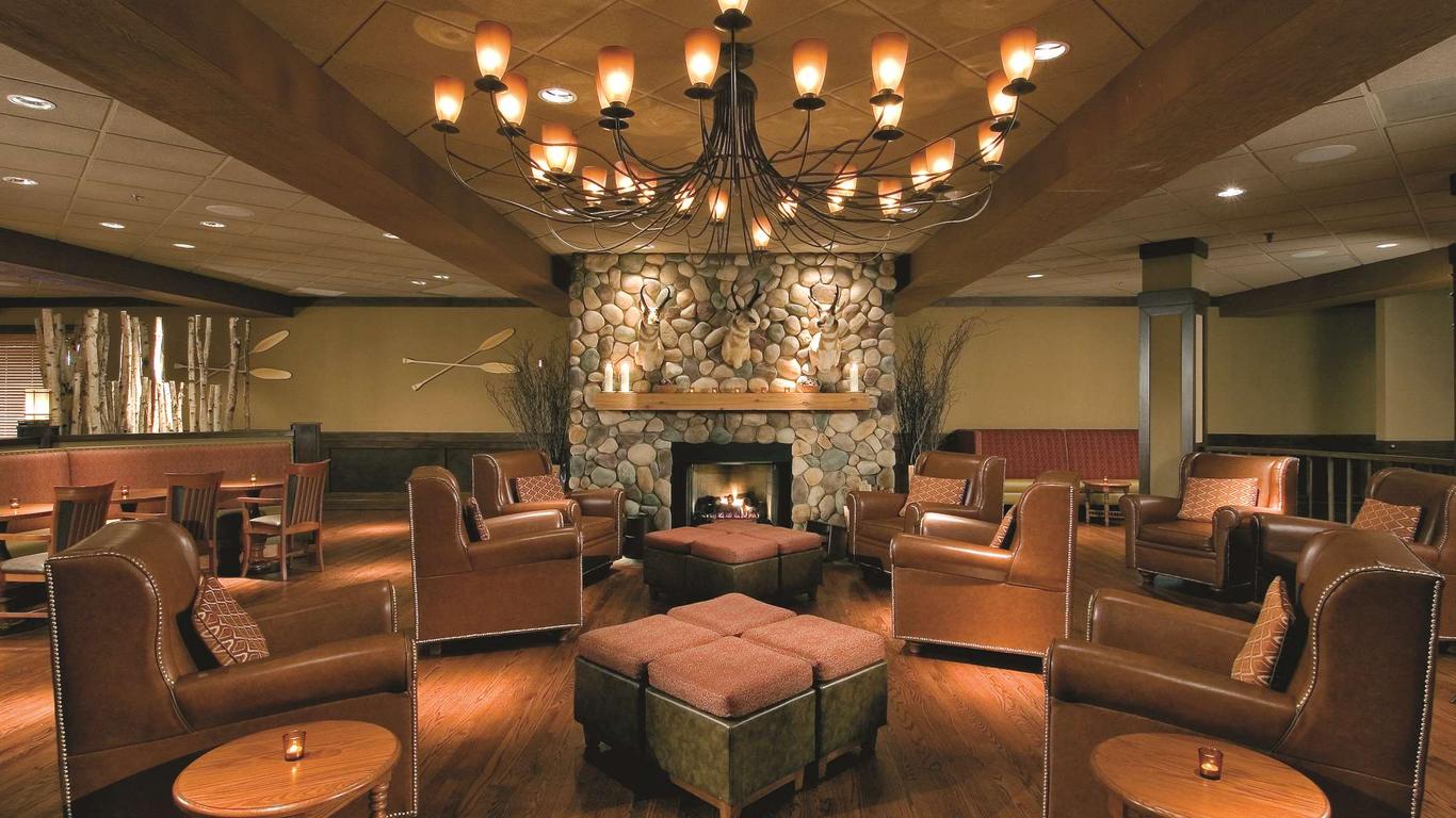 DoubleTree by Hilton Chicago - Arlington Heights