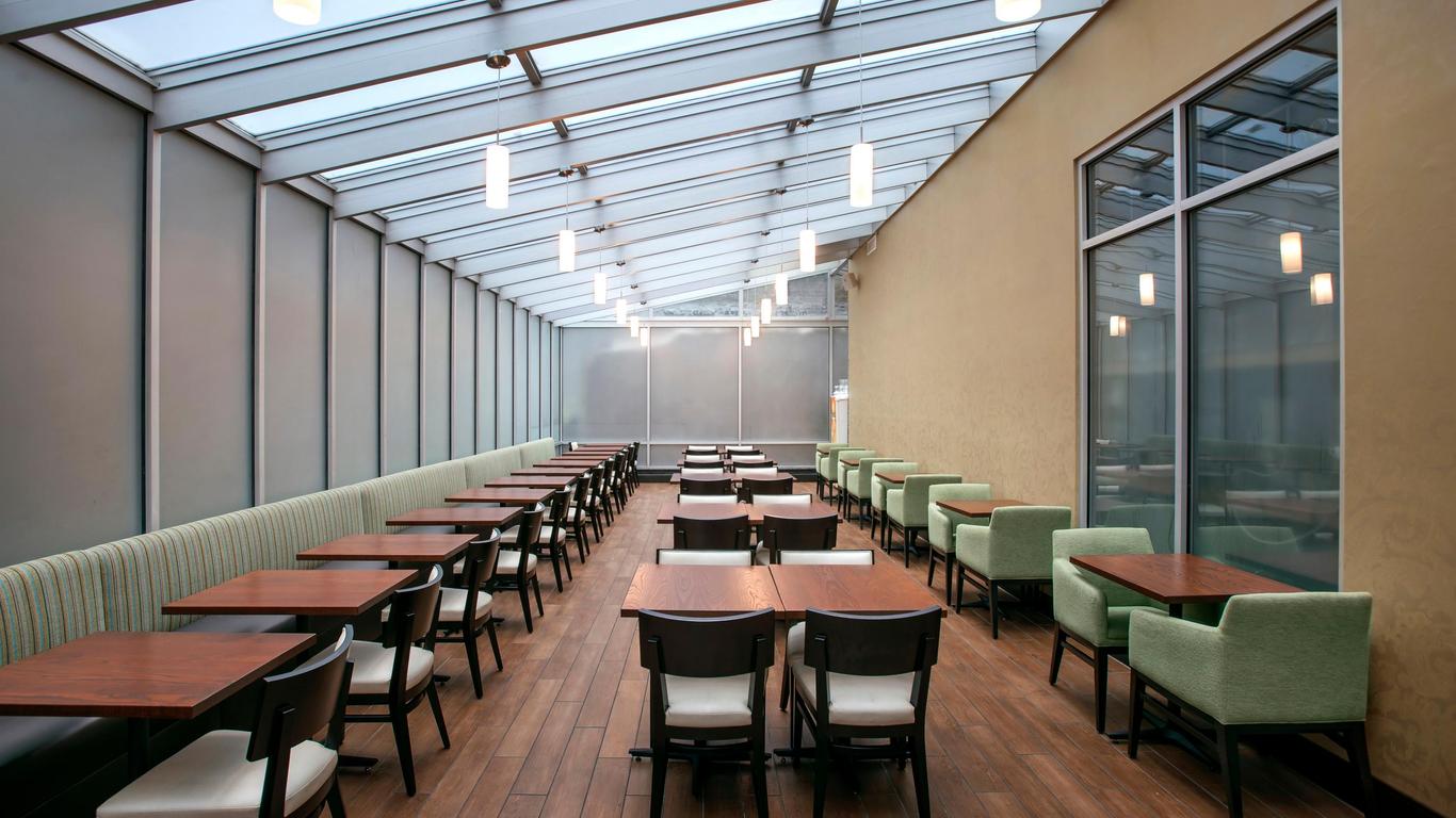 Holiday Inn Manhattan 6th Ave Chelsea ab CHF 66. Hotels in New York KAYAK Holiday Inn Manhattan 6th Ave Chelsea ab CHF 66. Hotels in New York KAYAK