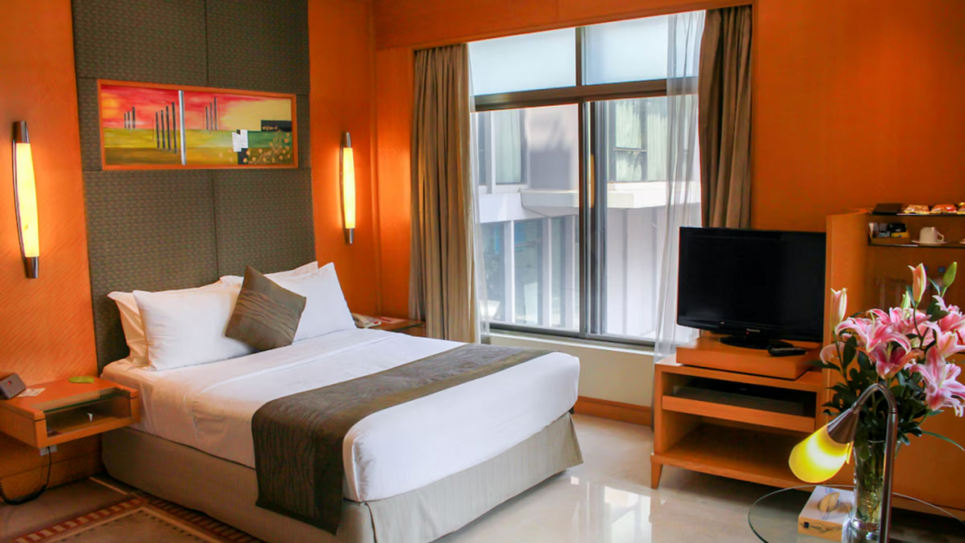 Lakeshore Hotel & Apartments