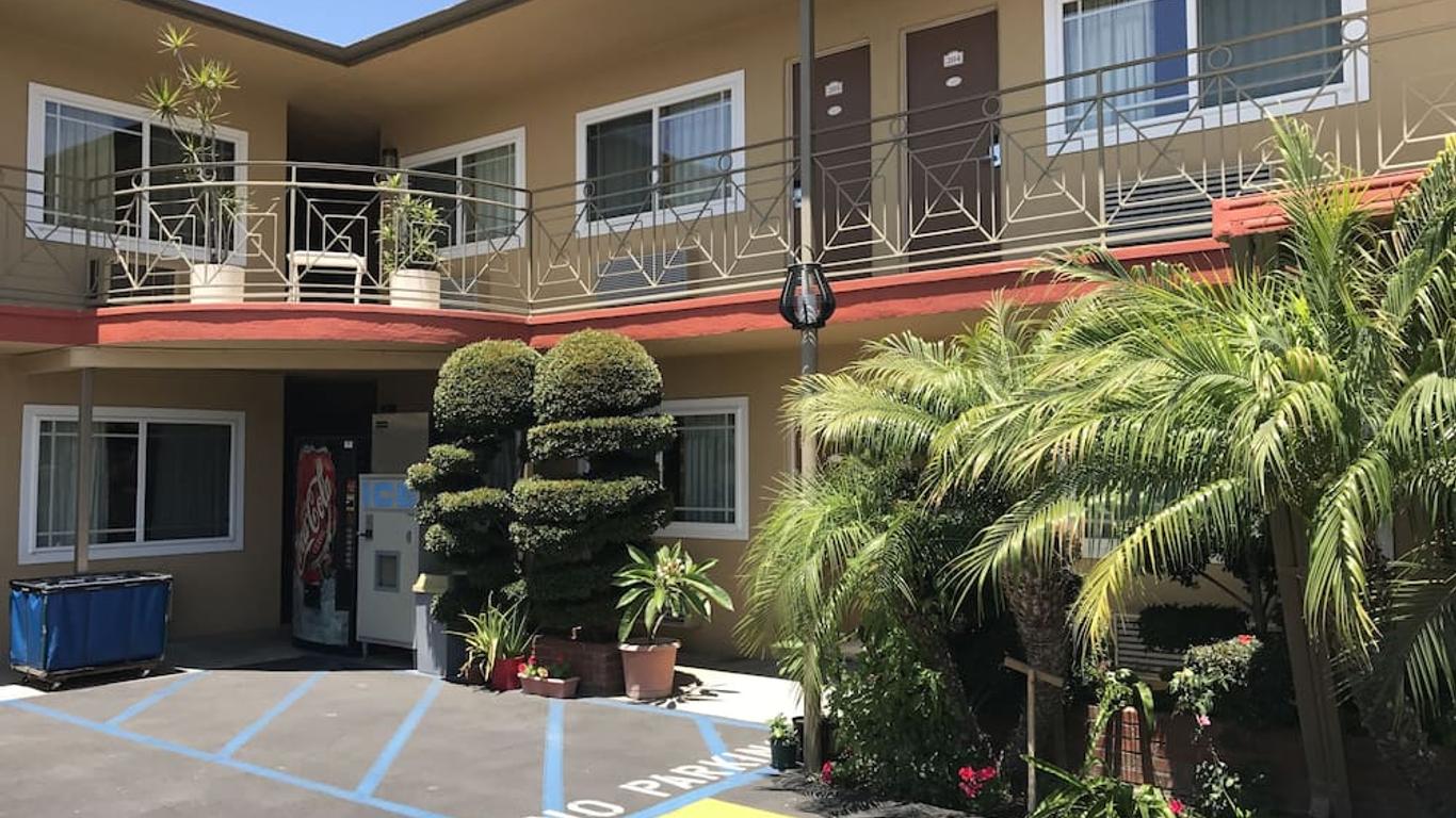 Fullerton Lodge