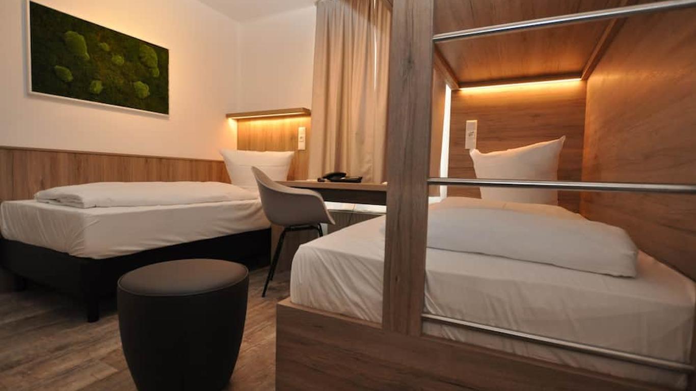Hotel Perlach Allee by Blattl