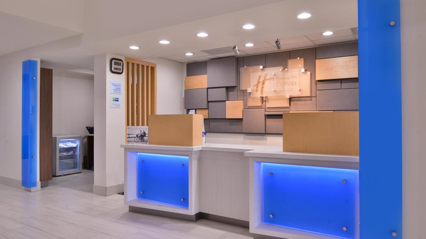 Holiday Inn Express Hotel and Suites Mesquite by IHG