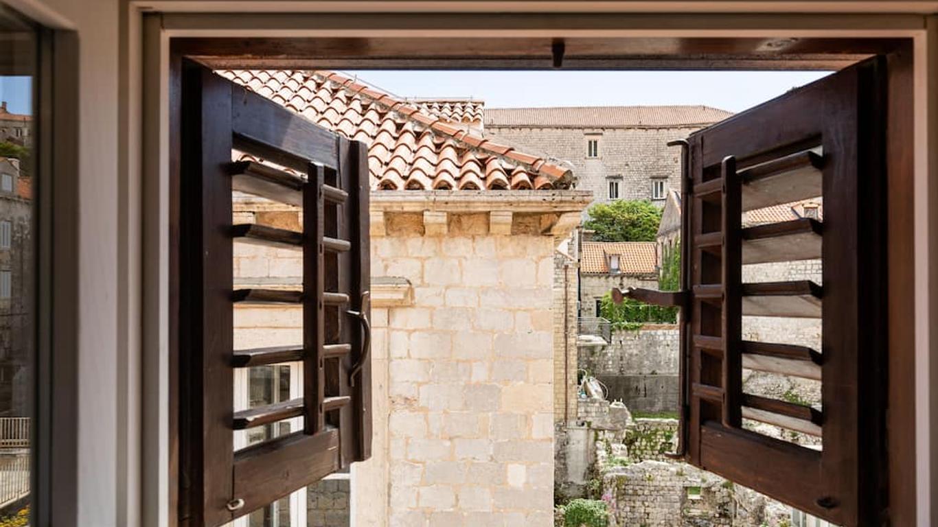 Apartments and Rooms Lejletul