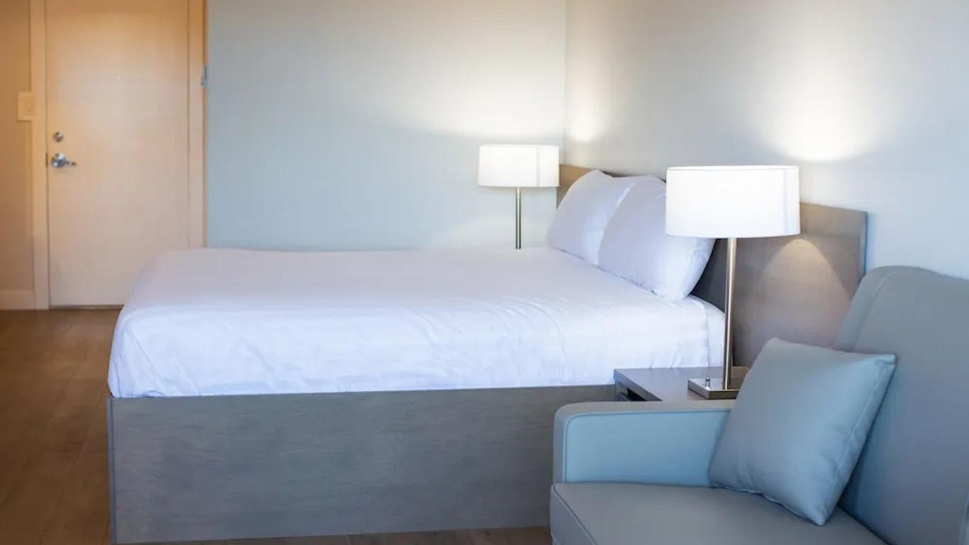 Sand Pebbles Inn