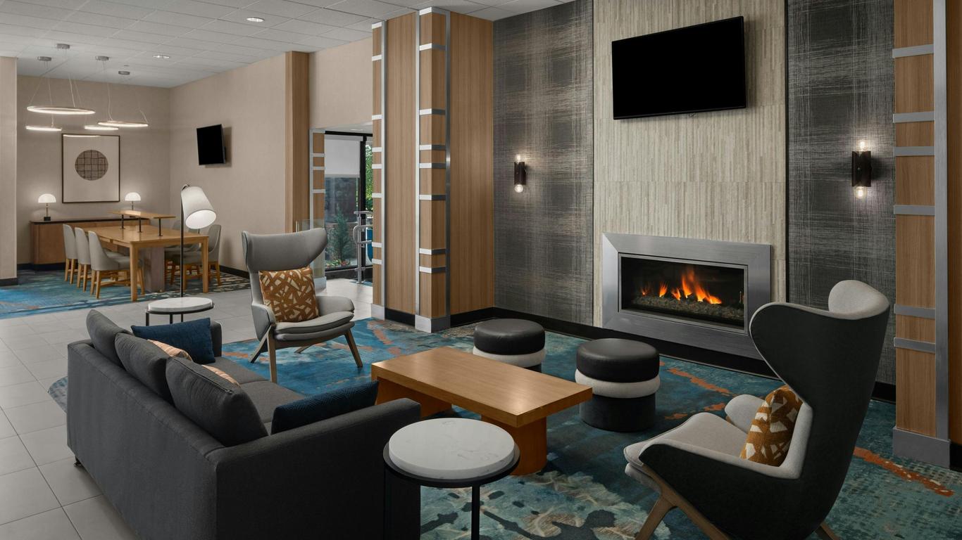 Sheraton Milwaukee Brookfield Hotel
