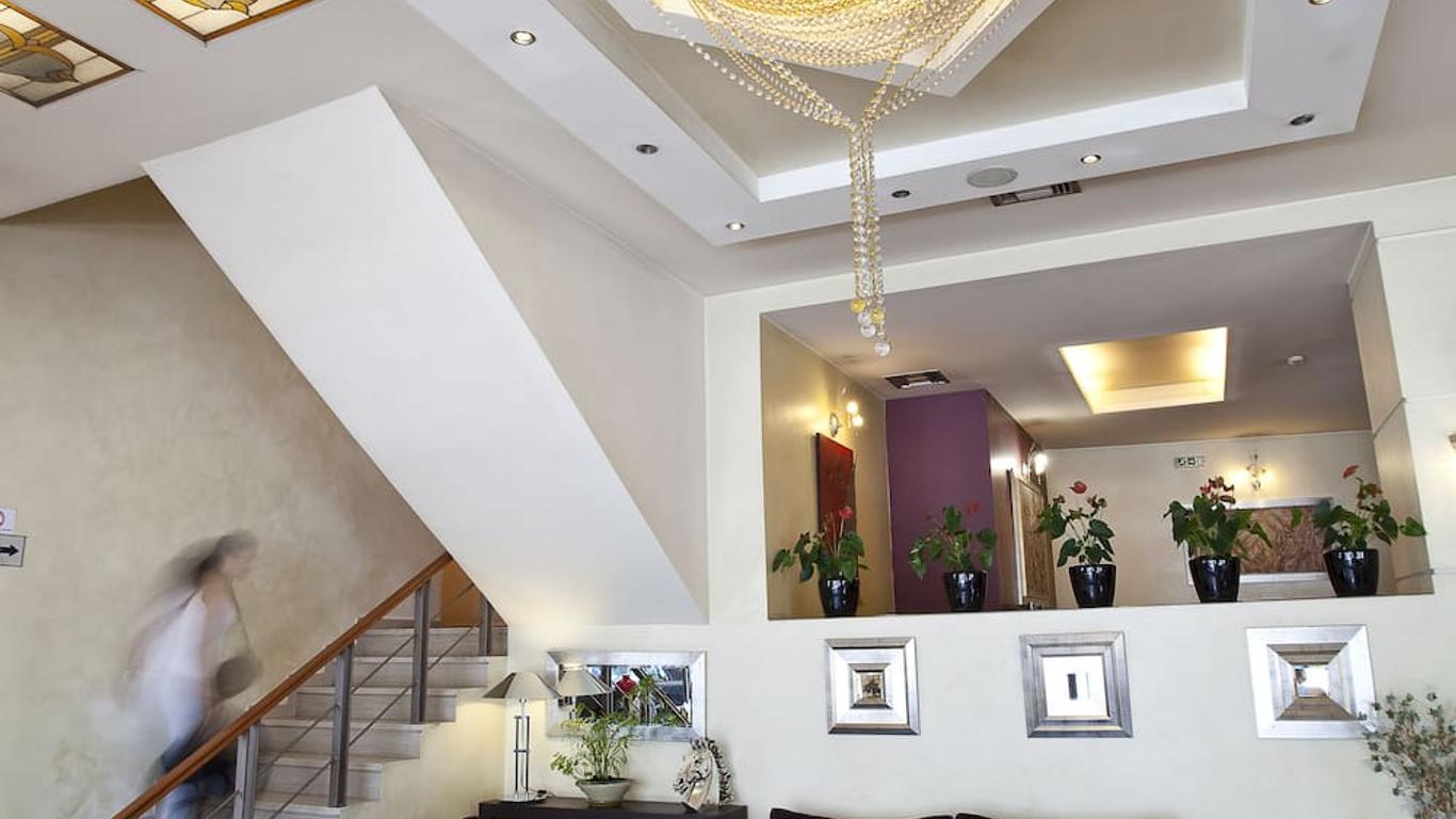 Crystal City Hotel