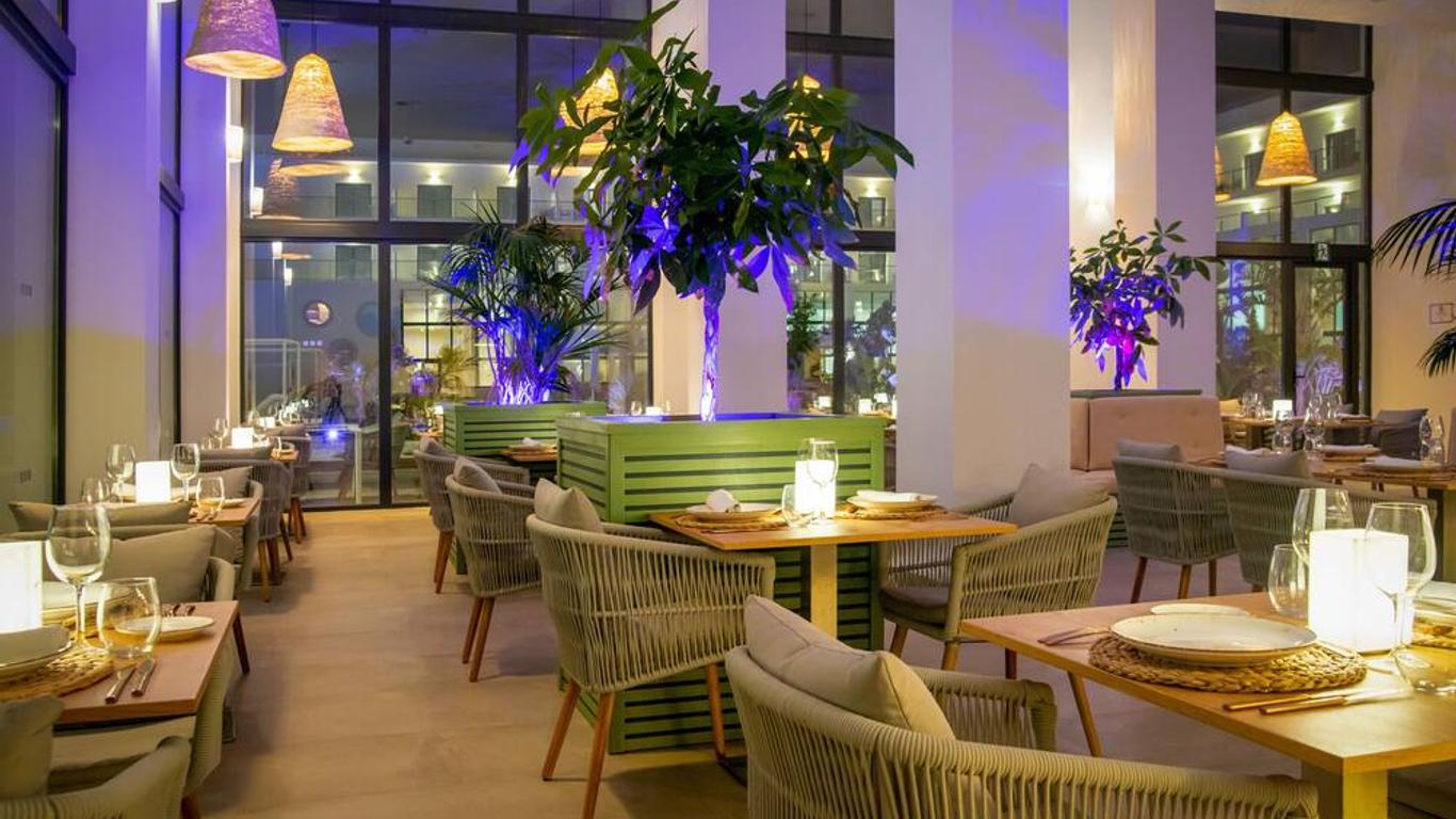Cabogata Beach Hotel