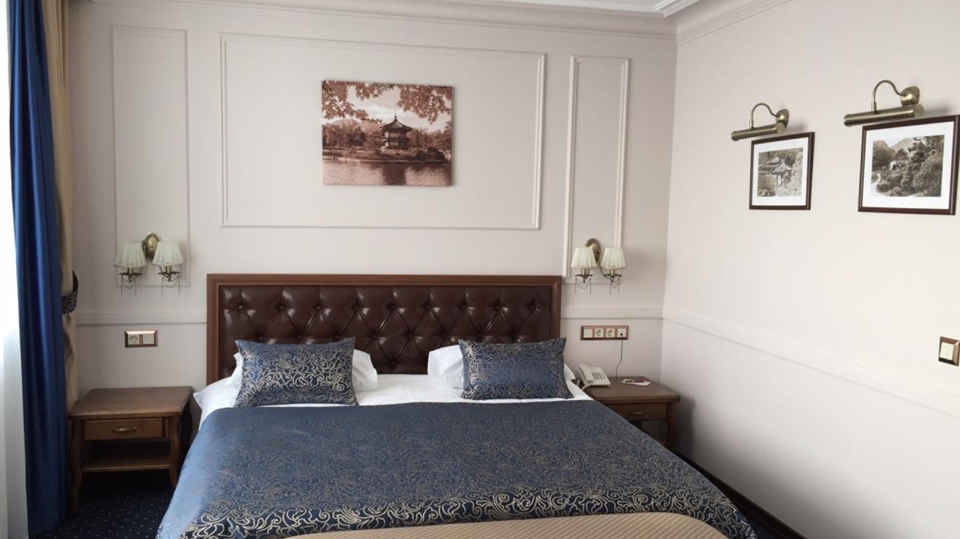 Hotel Oktyabrskaya