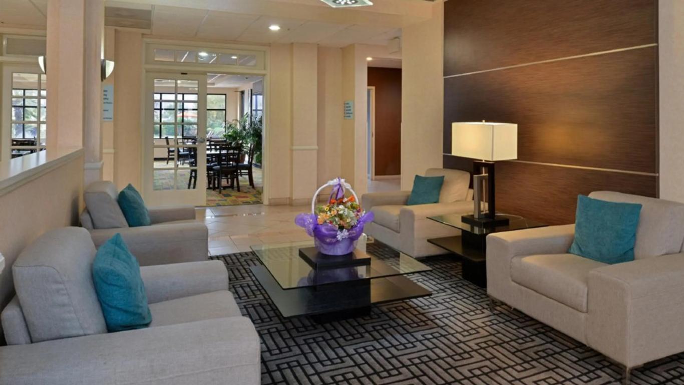 Hampton Inn & Suites Cathedral City