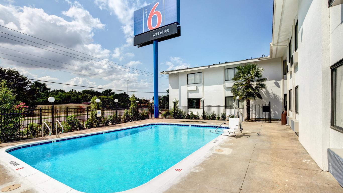 Motel 6 Dallas South