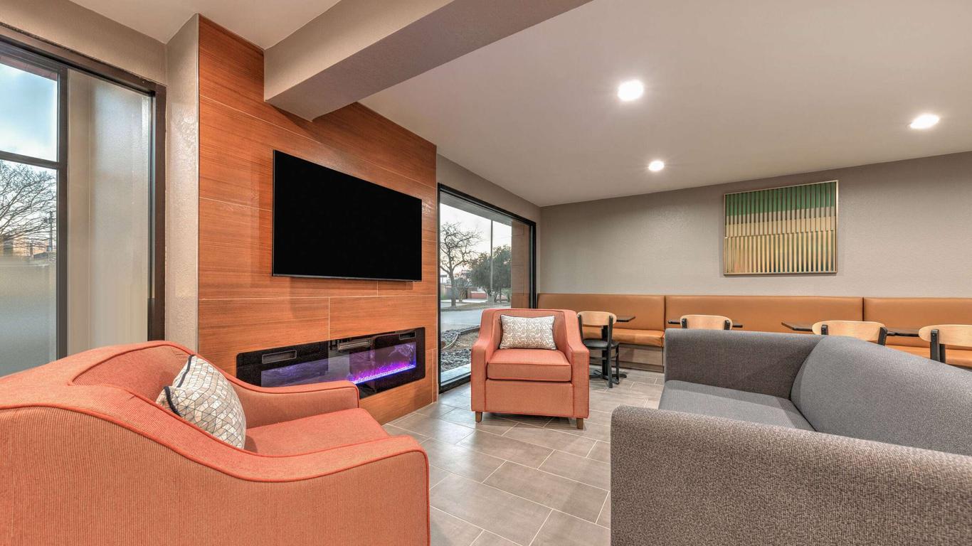 Hawthorn Extended Stay by Wyndham Bedford / Dallas