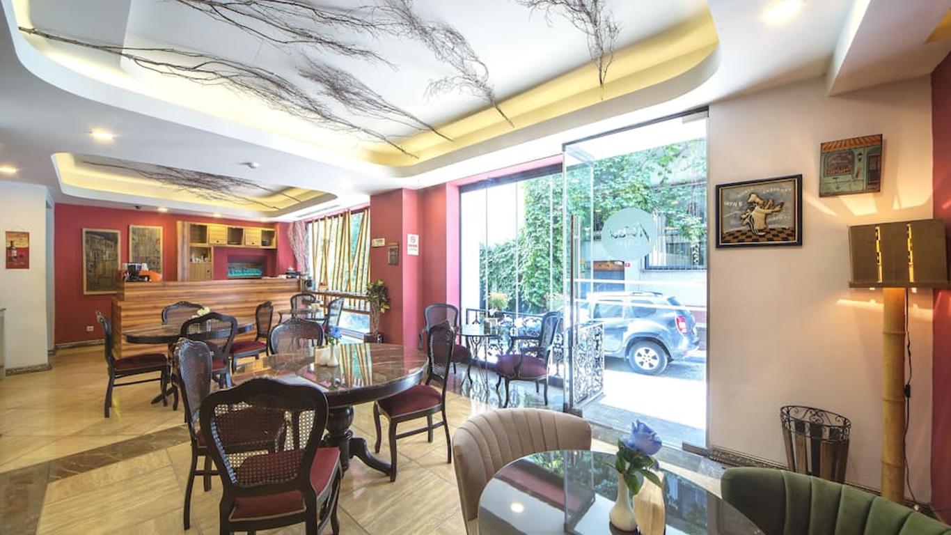 Ayna Hotel