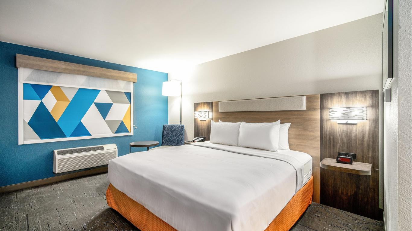 Holiday Inn Express & Suites Phoenix - Mesa West By IHG