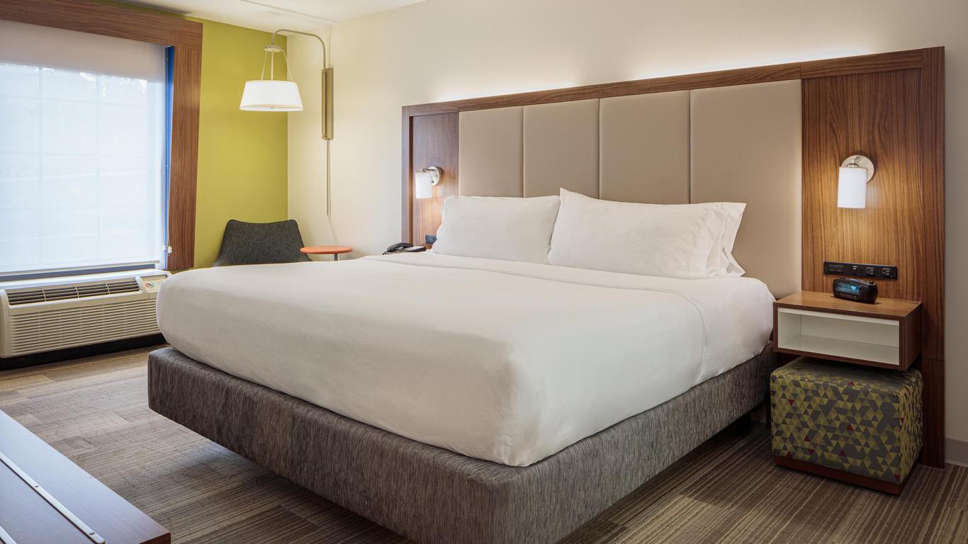 Holiday Inn Express & Suites Newport News
