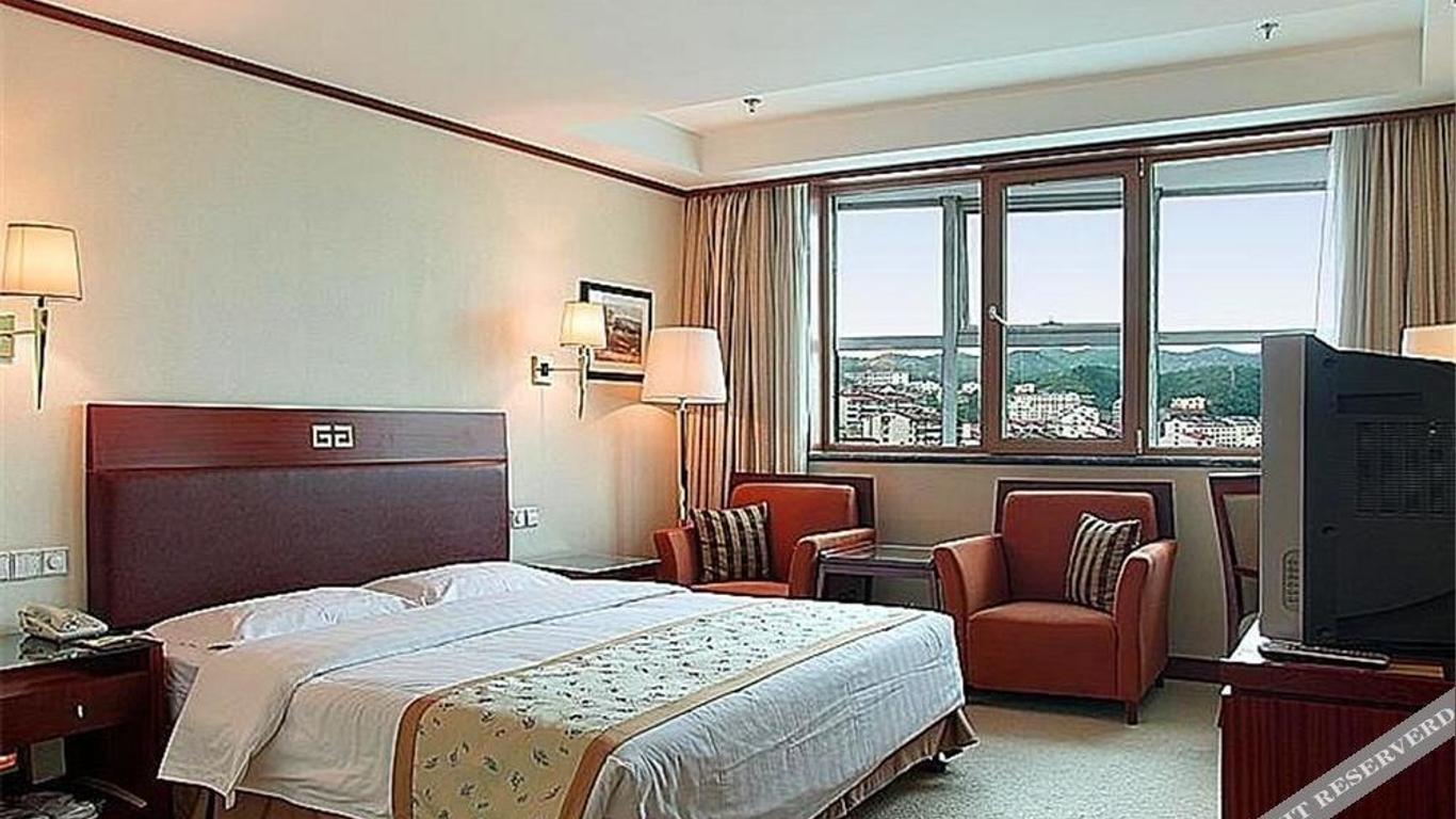 Tianbao Holiday Hotel