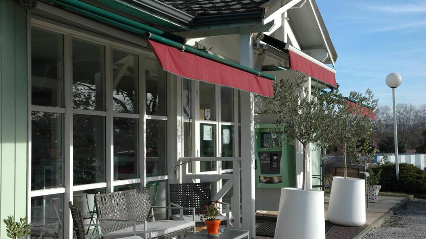 Le 81 Hotel