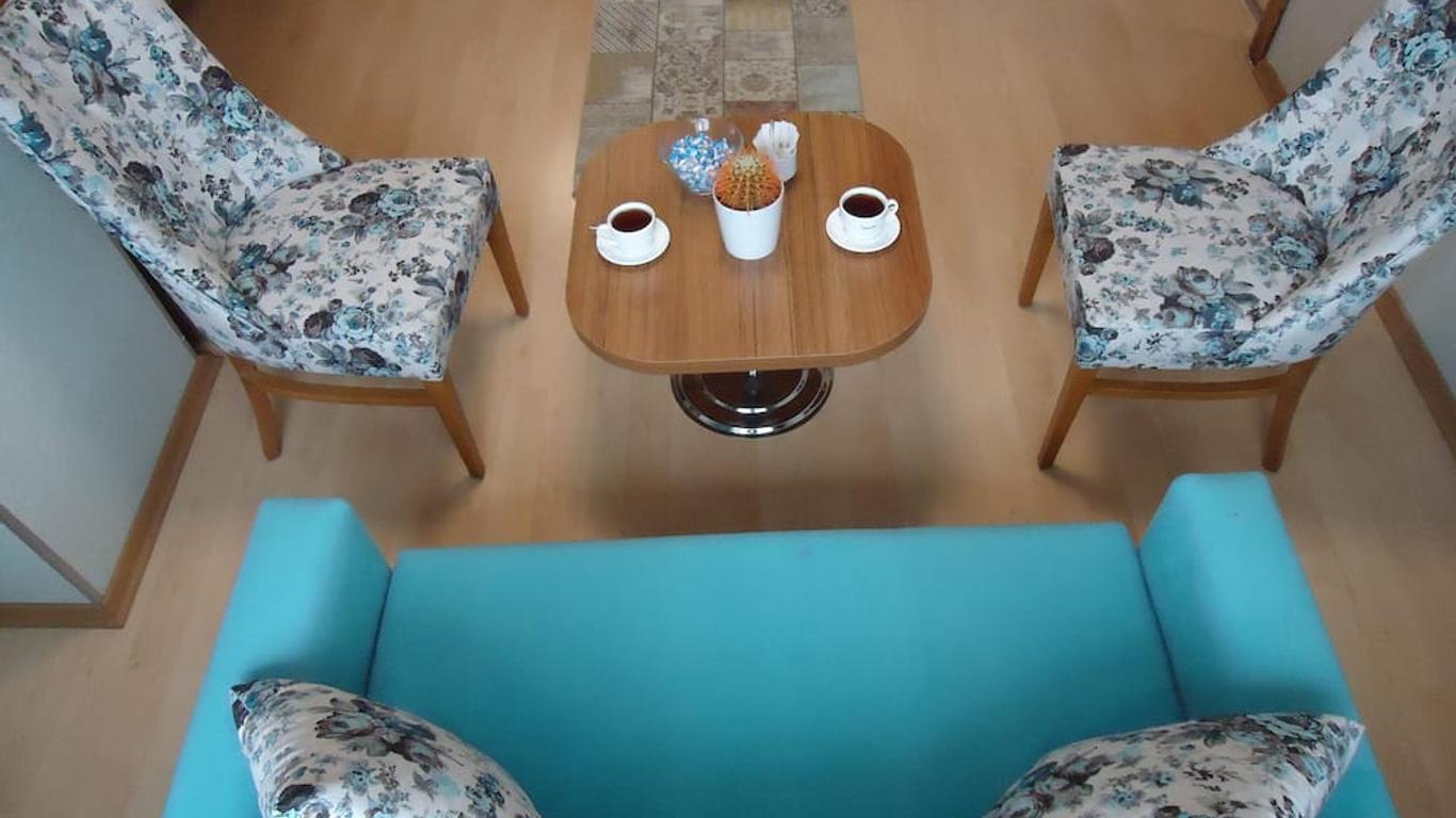 Golden Lounge Hotel
