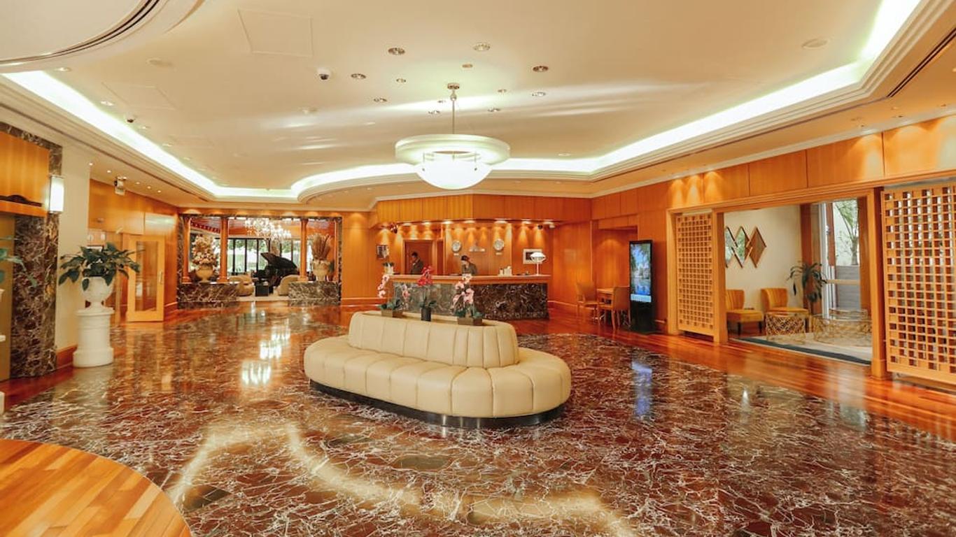 Dubai Marine Beach Resort & Spa