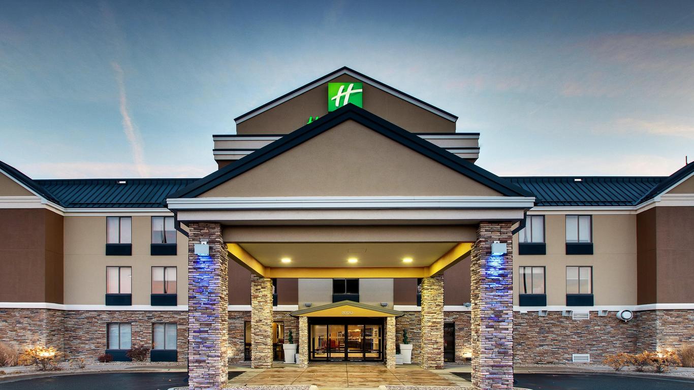 Holiday Inn Express & Suites - Interstate 380 at 33rd Avenue, an IHG Hotel