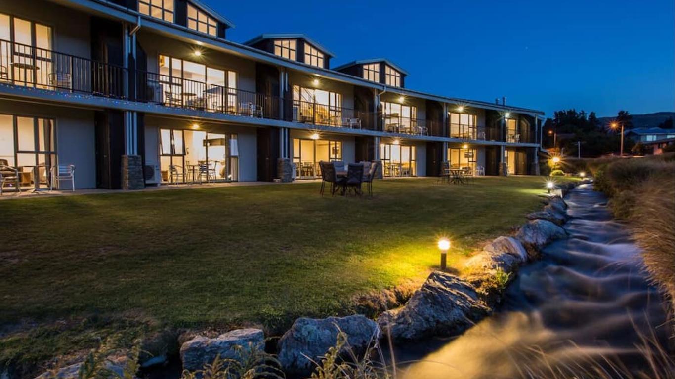 Clearbrook Motel & Serviced Apartments